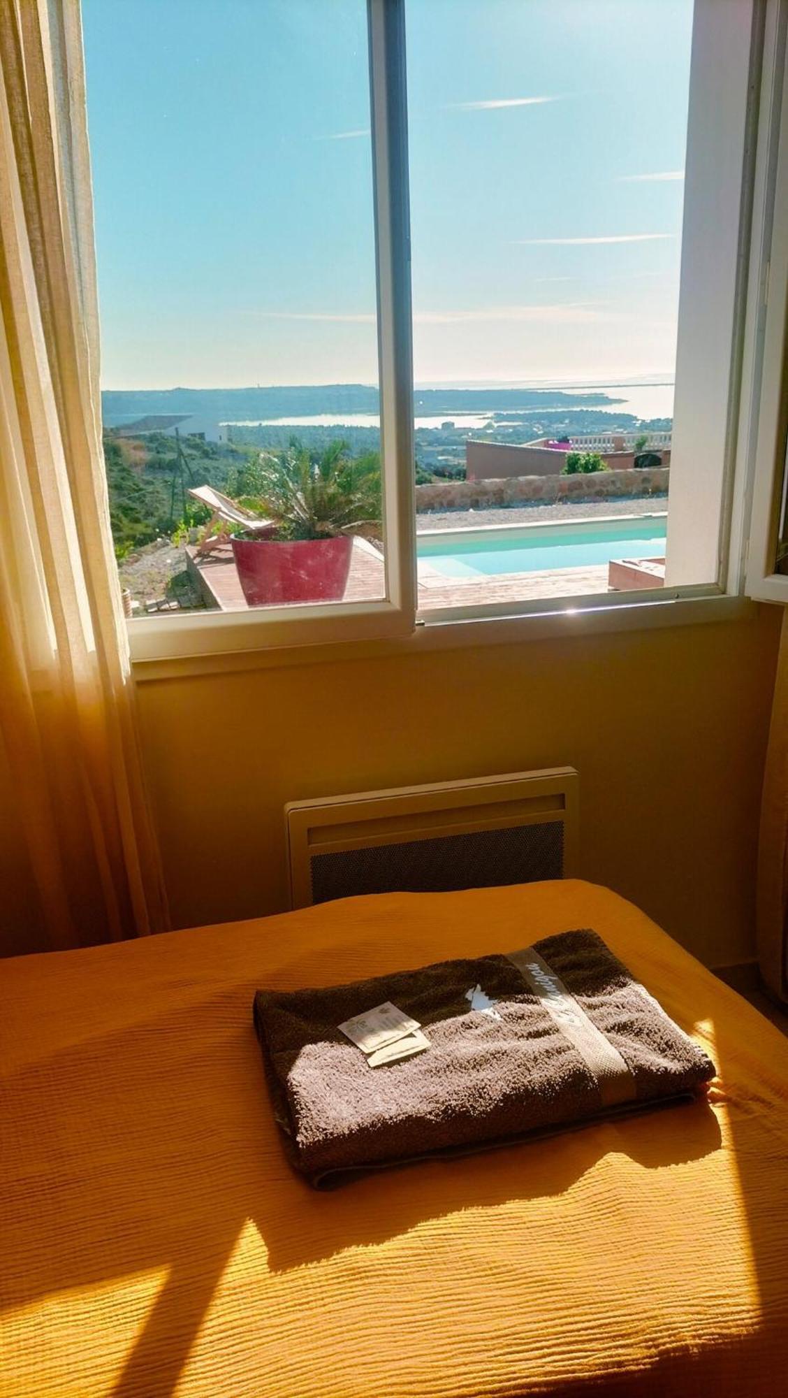 Maison avec vue sur la mer et avec piscine à Fitou Esterno foto